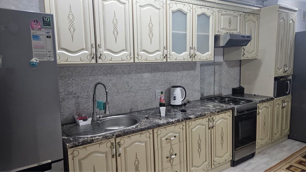 Продам кухонный гарнитур белый