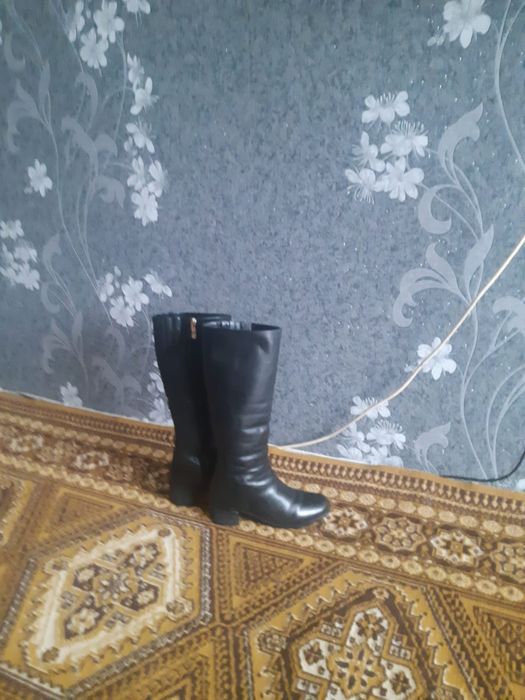 Продам кожанные сапоги