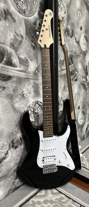 Электрогитара Yamaha pacifica 012 с комбиком