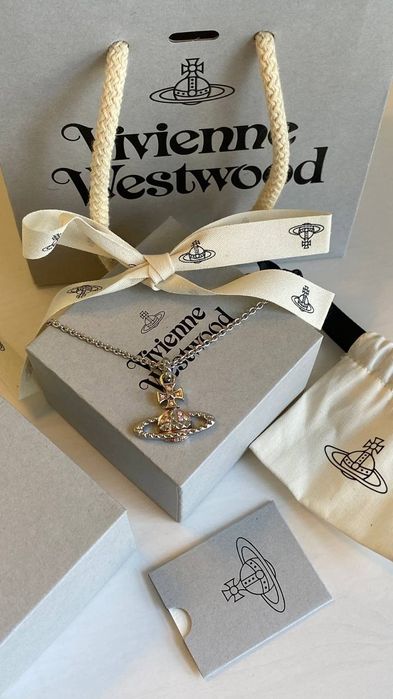 Vivienne Westwood bas relief pendant
