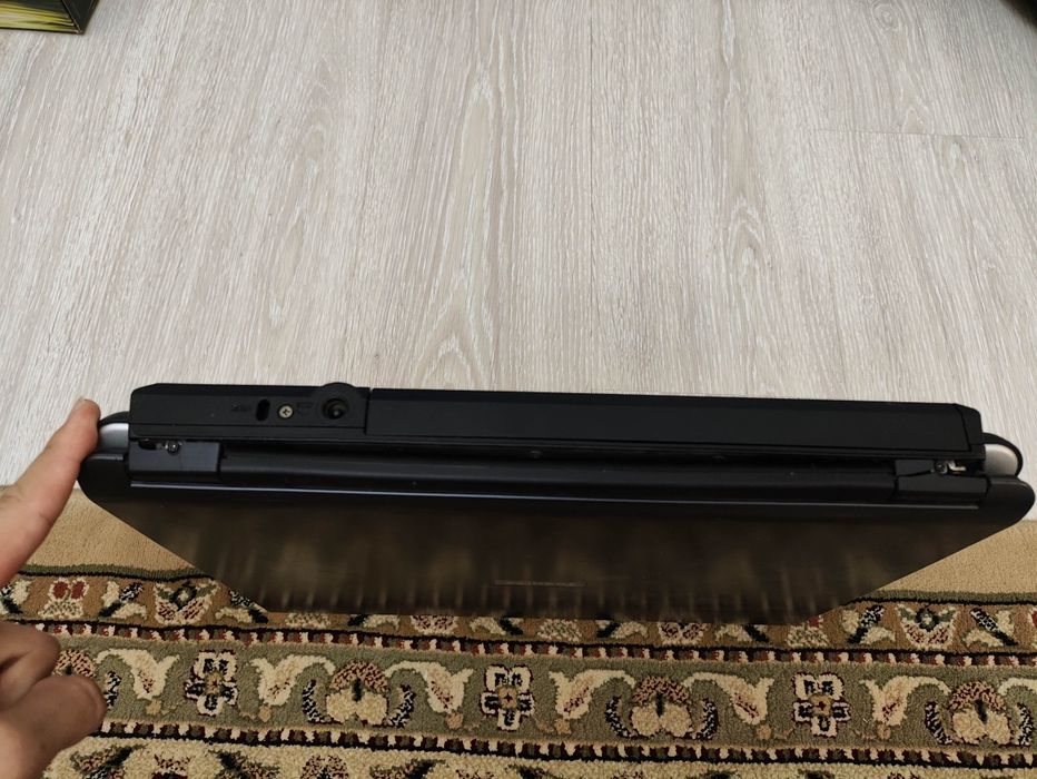 Ноутбук Toshiba.