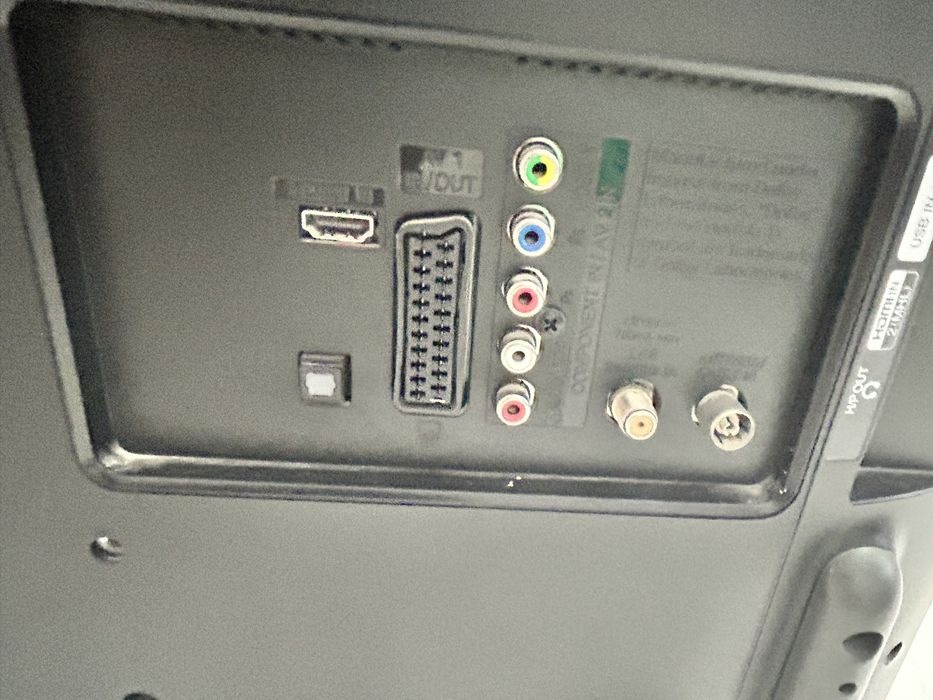 Телевизор LG 720HD хороший