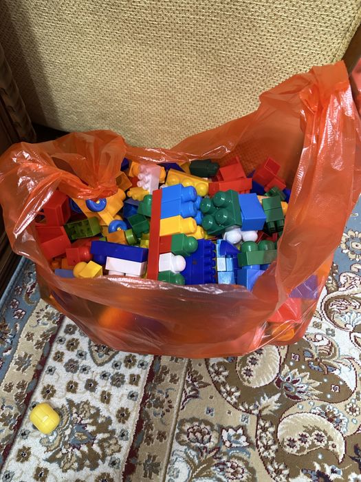 Продам машинки металические