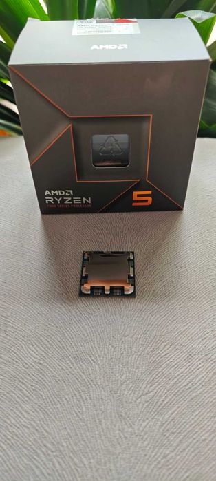 Процесор - /Ryzen 5 7600/Max Boost 5.4GHz/32MB L3 Cache/AM5 Socket/6Core 12Threads/