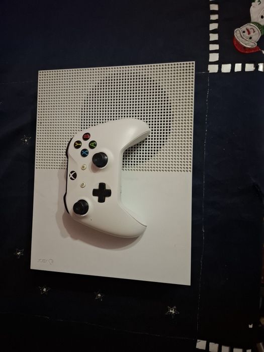 Vând xbox one 1tb
