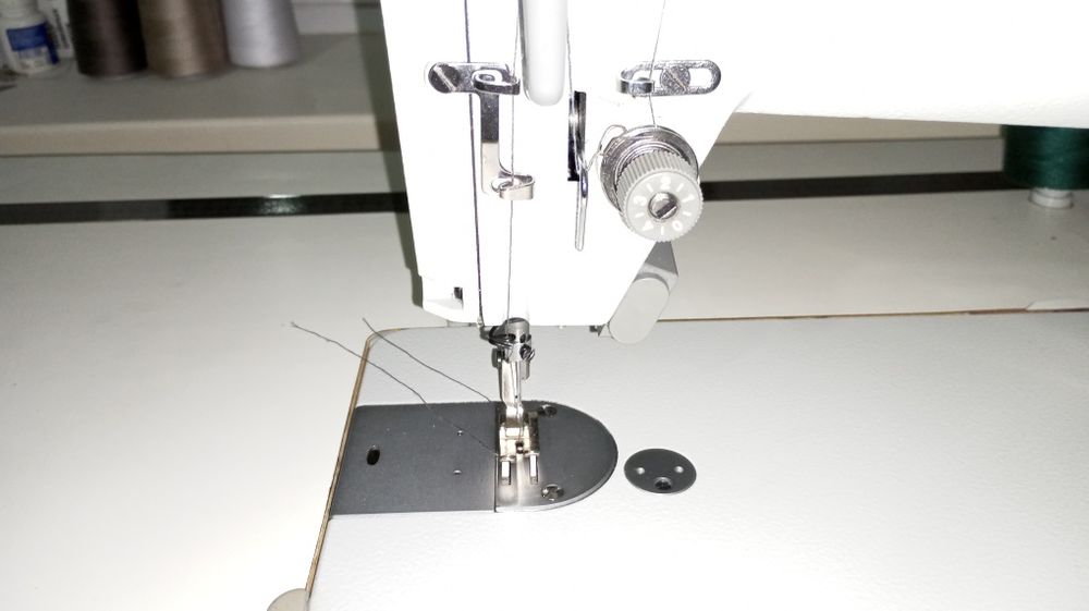 Продам швейную машинку