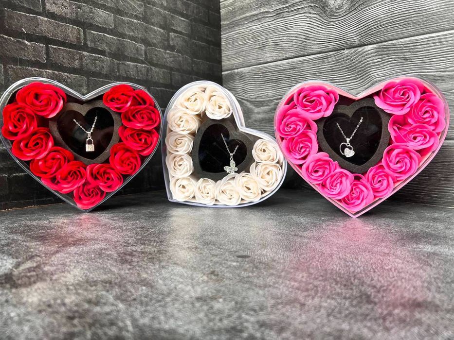 Романтический роза с украшением