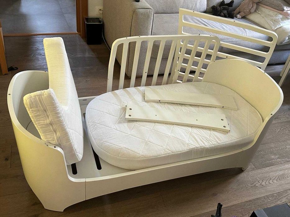 Pătuț premium Leander Classic 0-7 ani + saltea + extensie