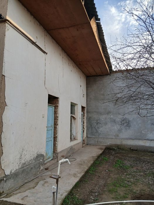 Уй сотилади Янгиюль туманида  К.ора  тепада