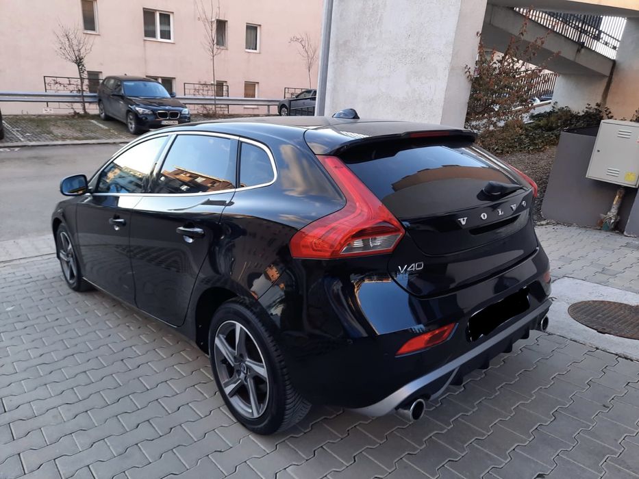 Volvo V40.