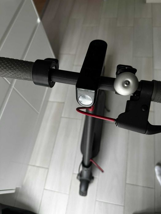 Trotineta electrica Xiaomi Mijia M365, folosita foarte putin + cauciucuri rezerva
