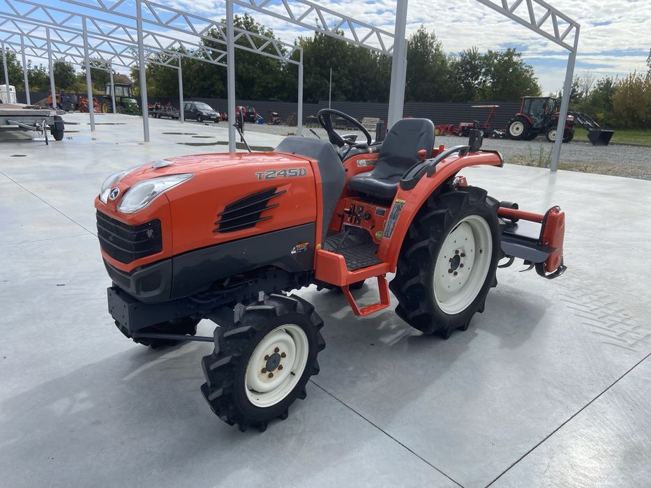 Tractor japonez Kubota FT240, 4x4,24cp+ freza NOUA