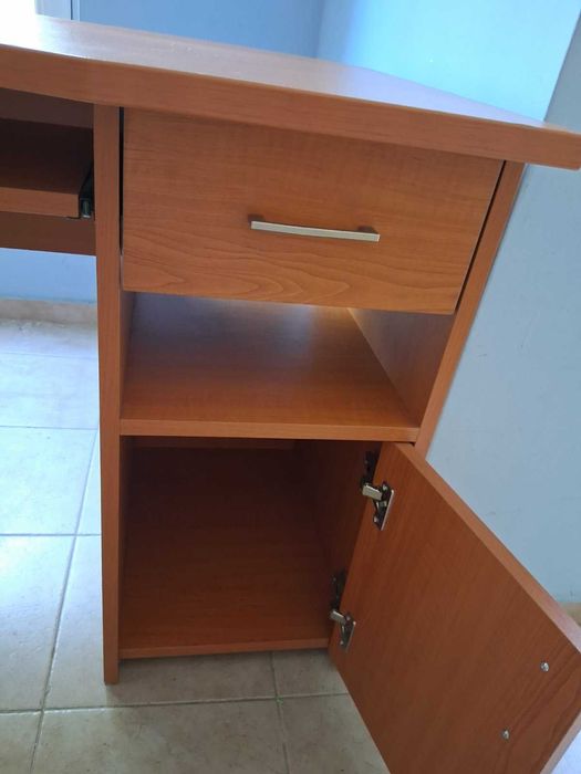 Ученическо бюро за компютър