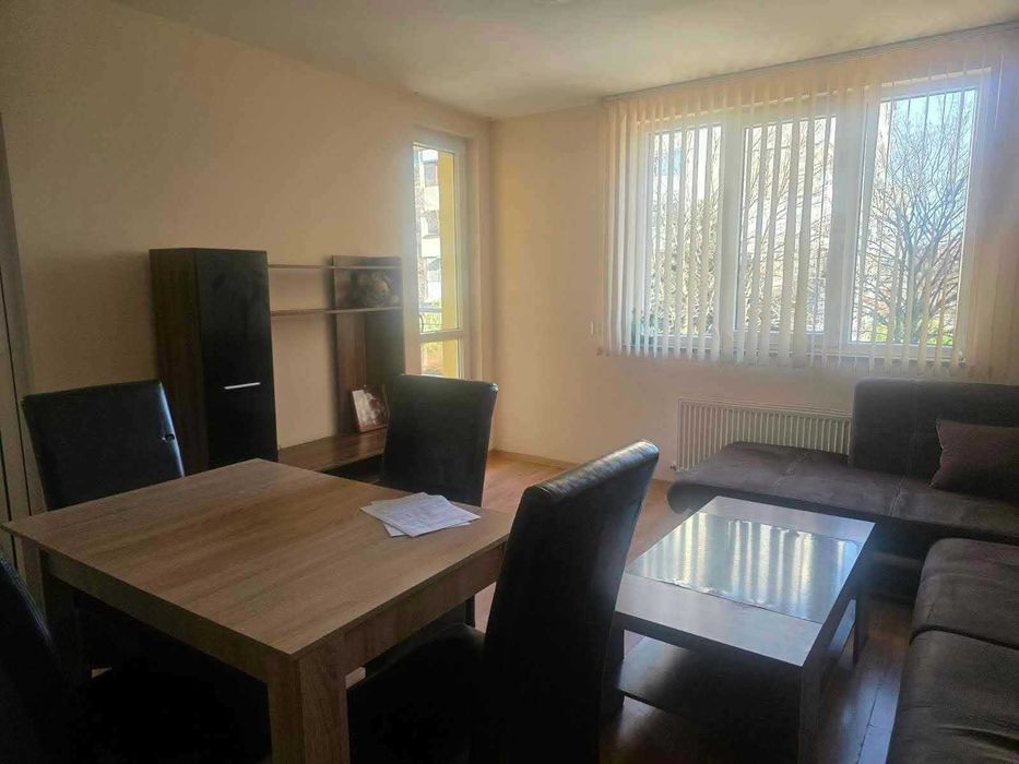 Двустаен имот в кв.Обеля