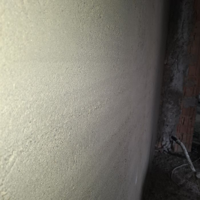 Efectuam tencuiala mecanizata