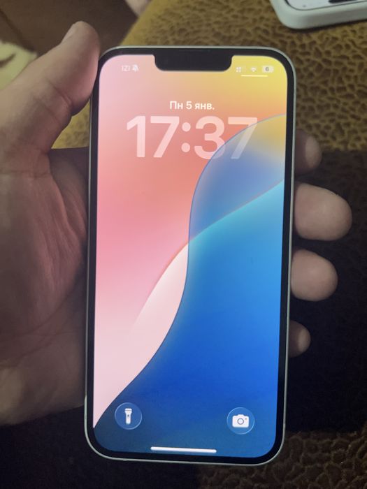 Продам Iphone 16e новый