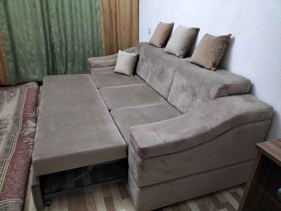 Продам Диван велюровый