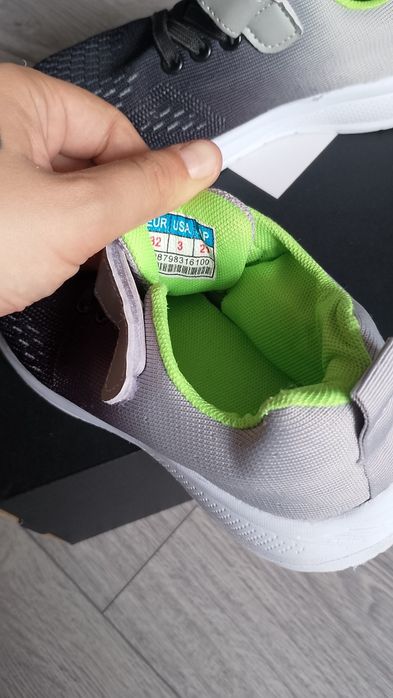 Adidași mărimea 32