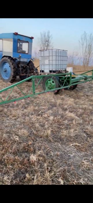 Продается прицепной опрыскиватель (1000 л)