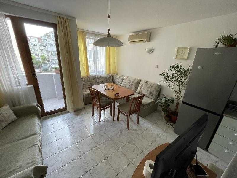 Дава се под наем Тристаен апартамент в Бургас, Център - 80 кв.м за 433.5 € - Снимка #2