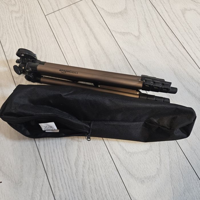 Trepied Amazon Basics 127cm cu geantă