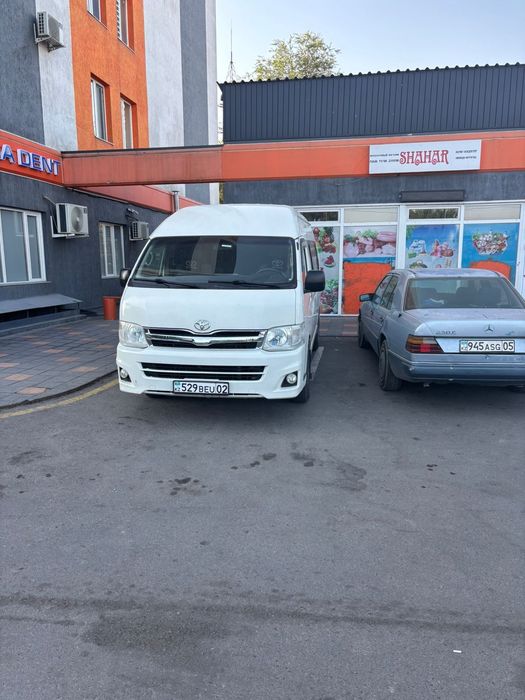 Toyota Hiace, 2013 год