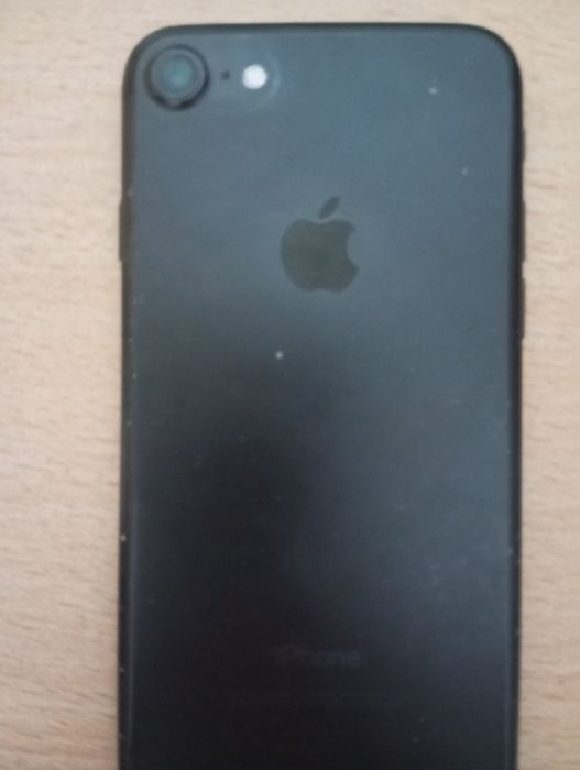 Айфон 7 на 128 гб.