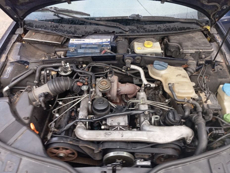 Продавам пасат Б 5.5 2.5 180 На части