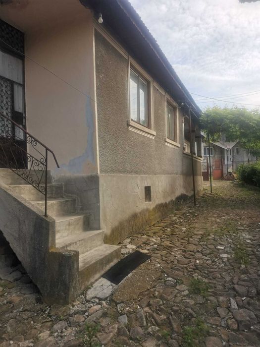 Vand casa sat Dealu Mare, com Buciumeni, jud. Dambovita