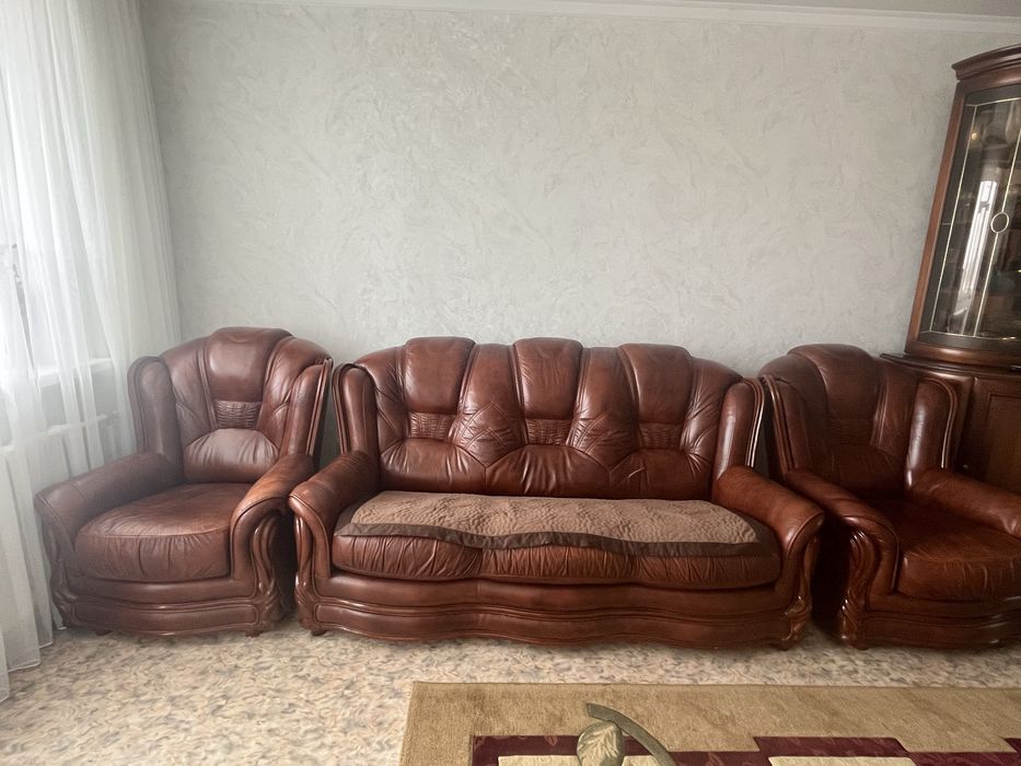 Кожаный диван с 2 креслами