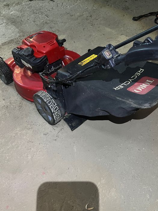 Mașină de tuns gazonul Toro Recycler BBC