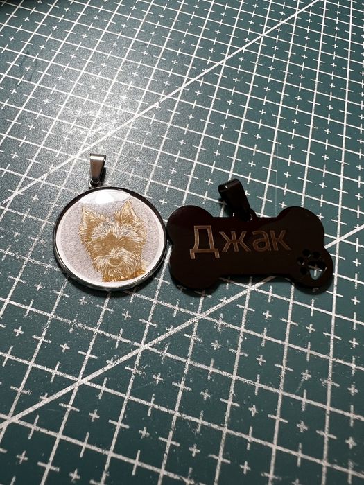 Гравиране на медальони и бижута