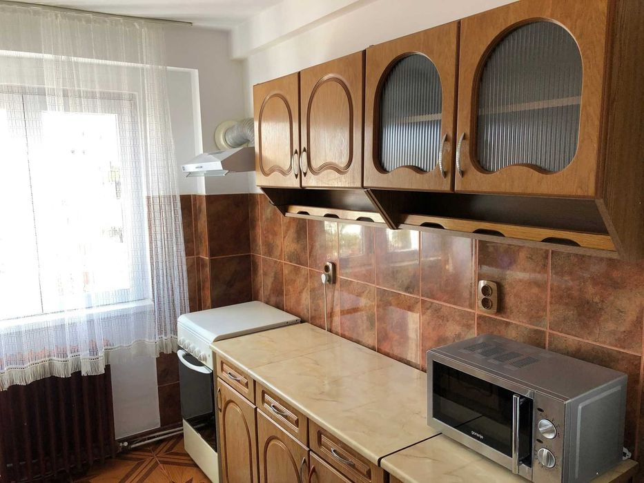 Inchiriez Apartament 3 camere,zona Parcul Colina-loc de parcare inclus