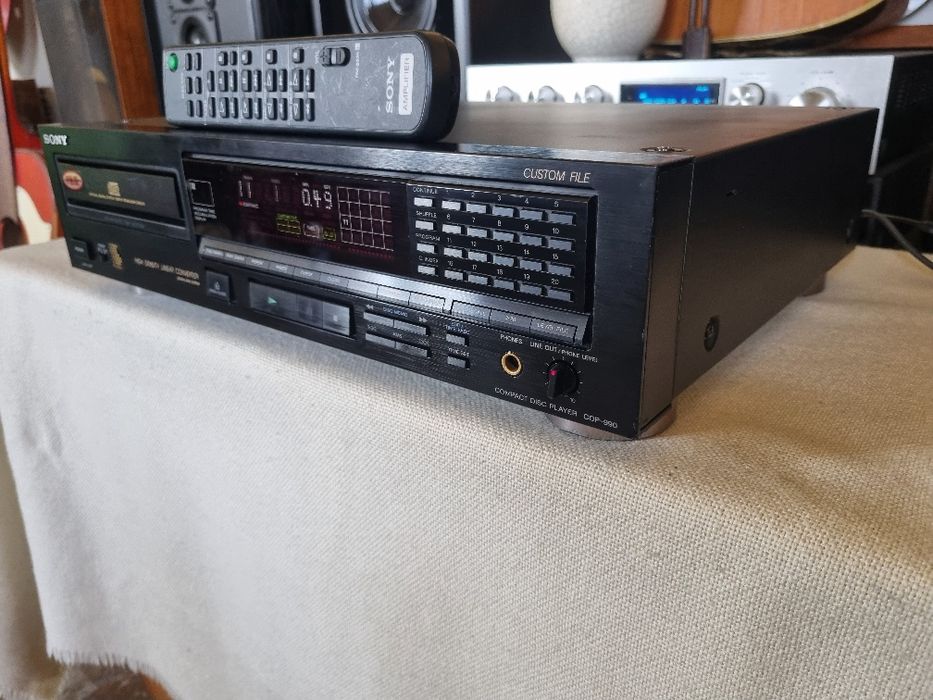 Sony CDP-990. Perfect functional. 18 Bit. Impecabil