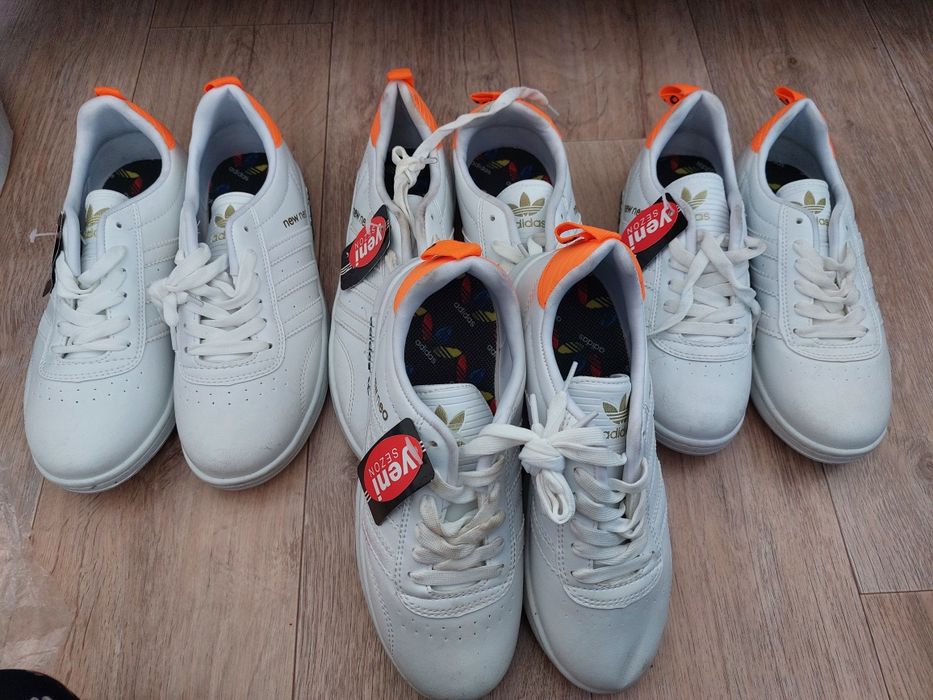 Продам кроссовки женский