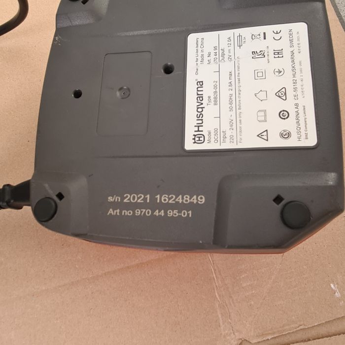 Incarcator Husqvarna QC 500  de 42 v defect