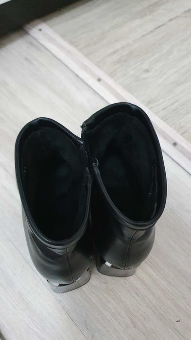 Продам ботинки классические демисезонные