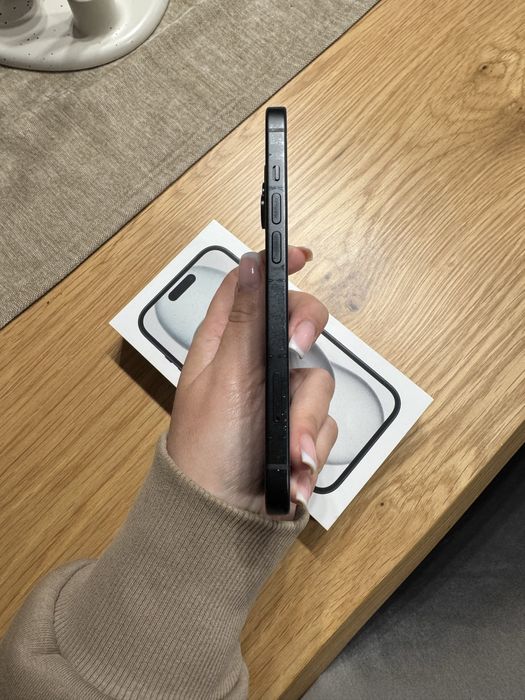 ПРОДАВАМ iPhone 15 128GB