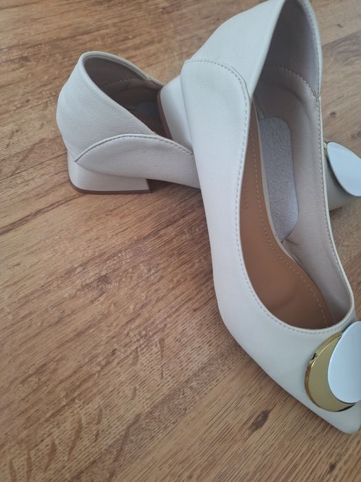 Vând pantofi marimea 37