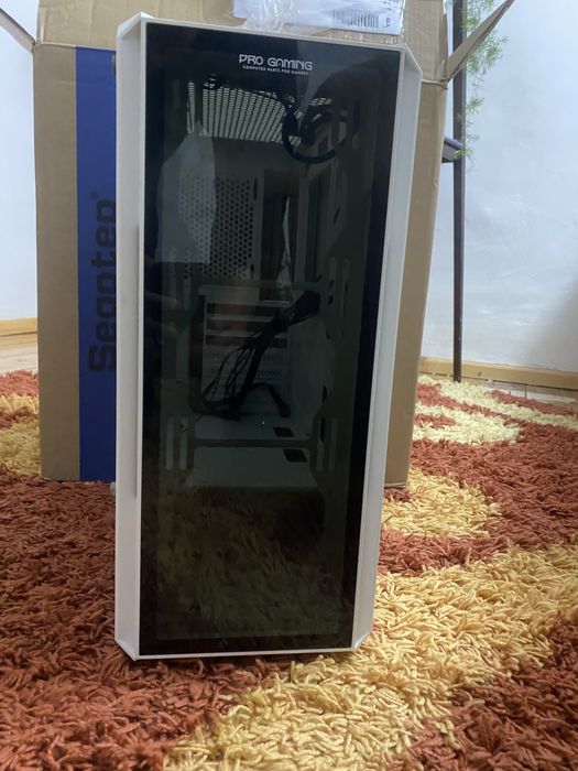 Carcasa pc pri gaming
