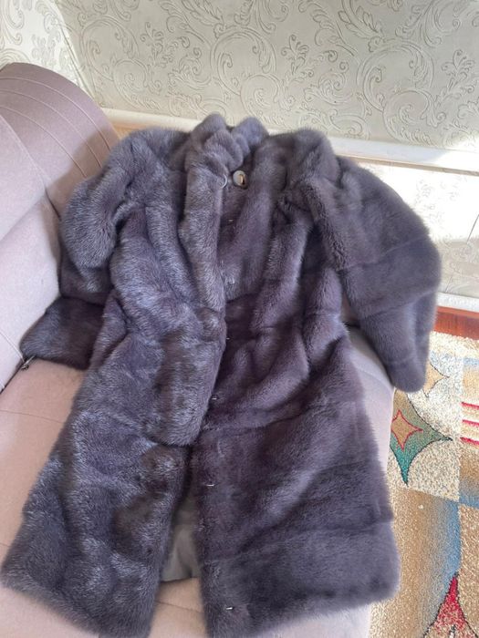 Шуба,көйлектер сатылады