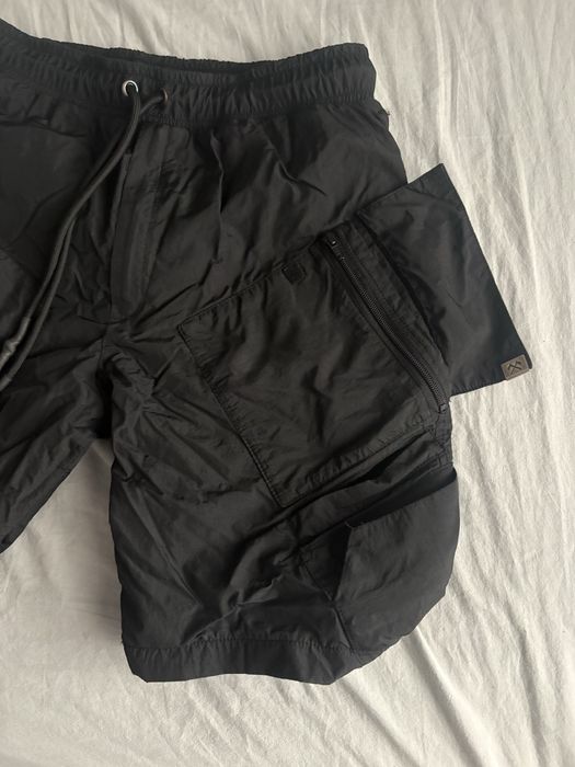 Luda къси панталони