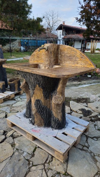 Градински чешми от щампован бетон имитиращи дърво