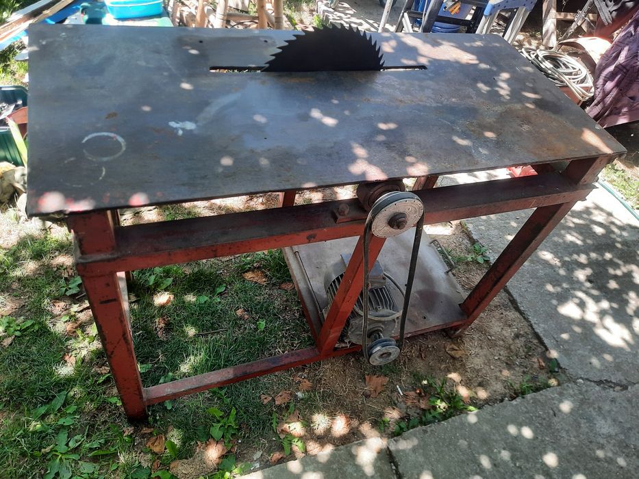 Vând circular cu 3 panze, Preț negociabil !