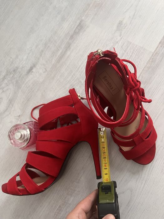 Sandale Bershka cu toc , marime 37, rosii , toc 10cm