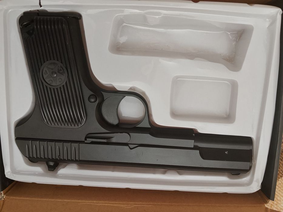 Игрушечный пистолет мощностью 0.7 джоулей