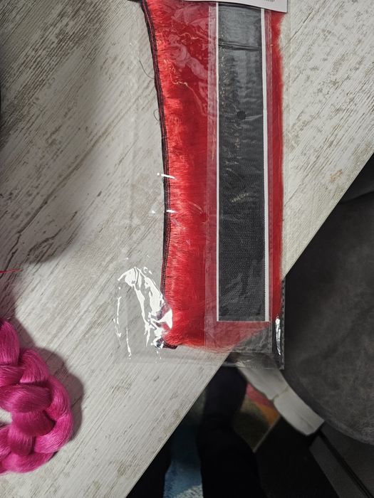 COADA IMPLETITA - negru ,fuchsia si  Creasta Punk rosu