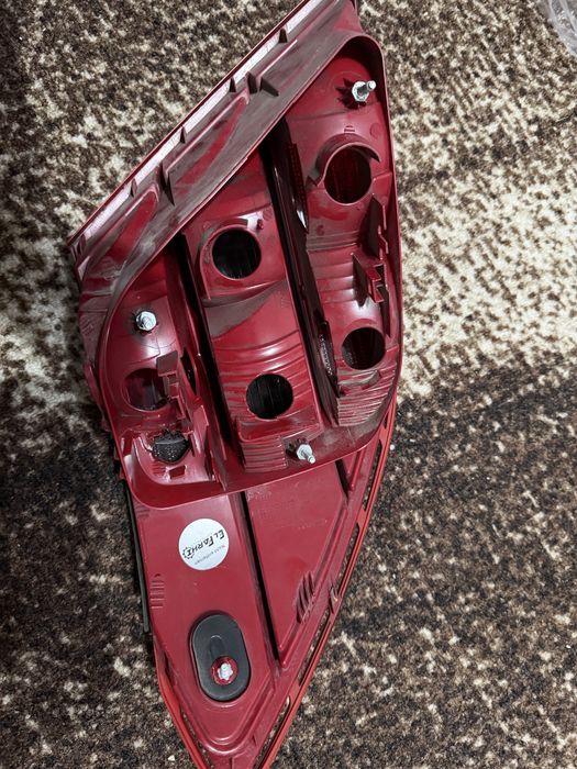 Продавам десен стоп за mercedes W204