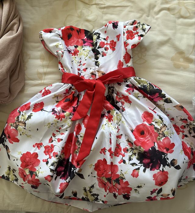 Нарядное платье для девочки