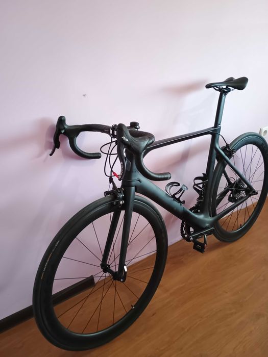 Карбонов шосеен велосипед